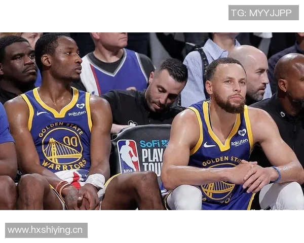 库里赞扬队友表现出色强调团队合作的重要性与团结精神