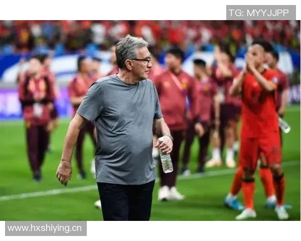 何超手球染黄引争议裁判漏判浙江进攻王钰栋愤怒砸球抗议